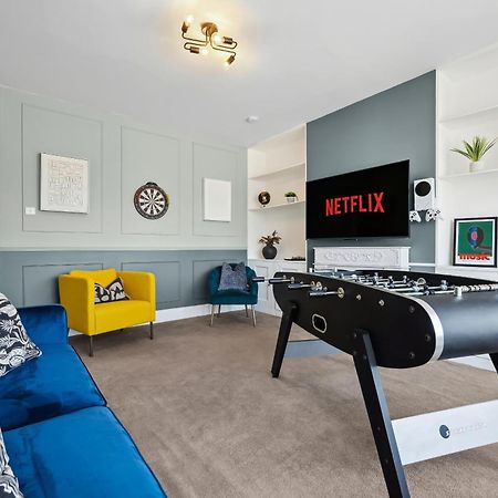 Long Term And Summer Special Offer! 5-Bedroom Spacious, Stunning Design, Sociable Areas & Cosy House Near South Downs Park, Sleeps 11 With Games Room, Private Parking And Garden- By Blue Puffin Stays 滑铁卢维尔 外观 照片