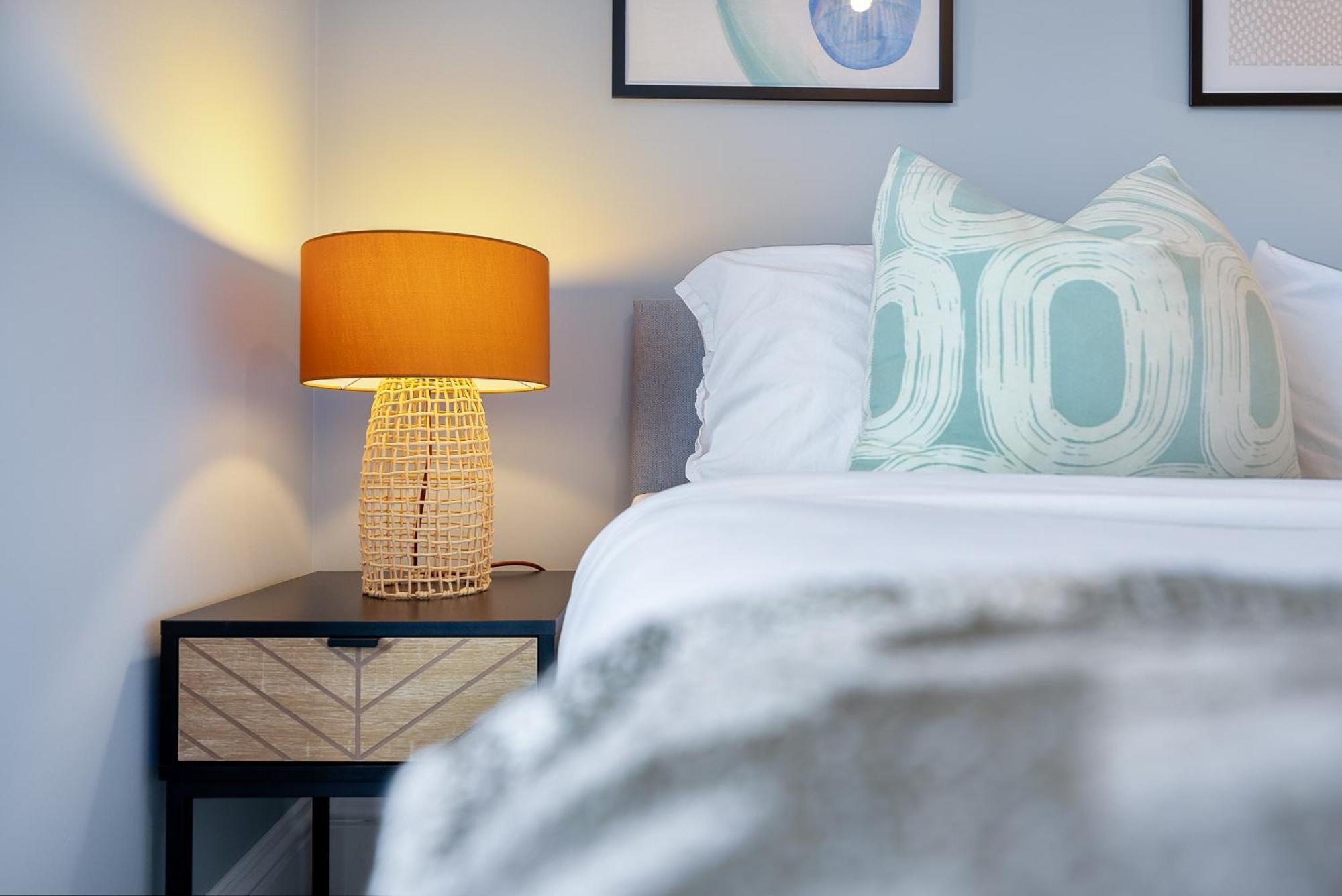 Long Term And Summer Special Offer! 5-Bedroom Spacious, Stunning Design, Sociable Areas & Cosy House Near South Downs Park, Sleeps 11 With Games Room, Private Parking And Garden- By Blue Puffin Stays 滑铁卢维尔 外观 照片