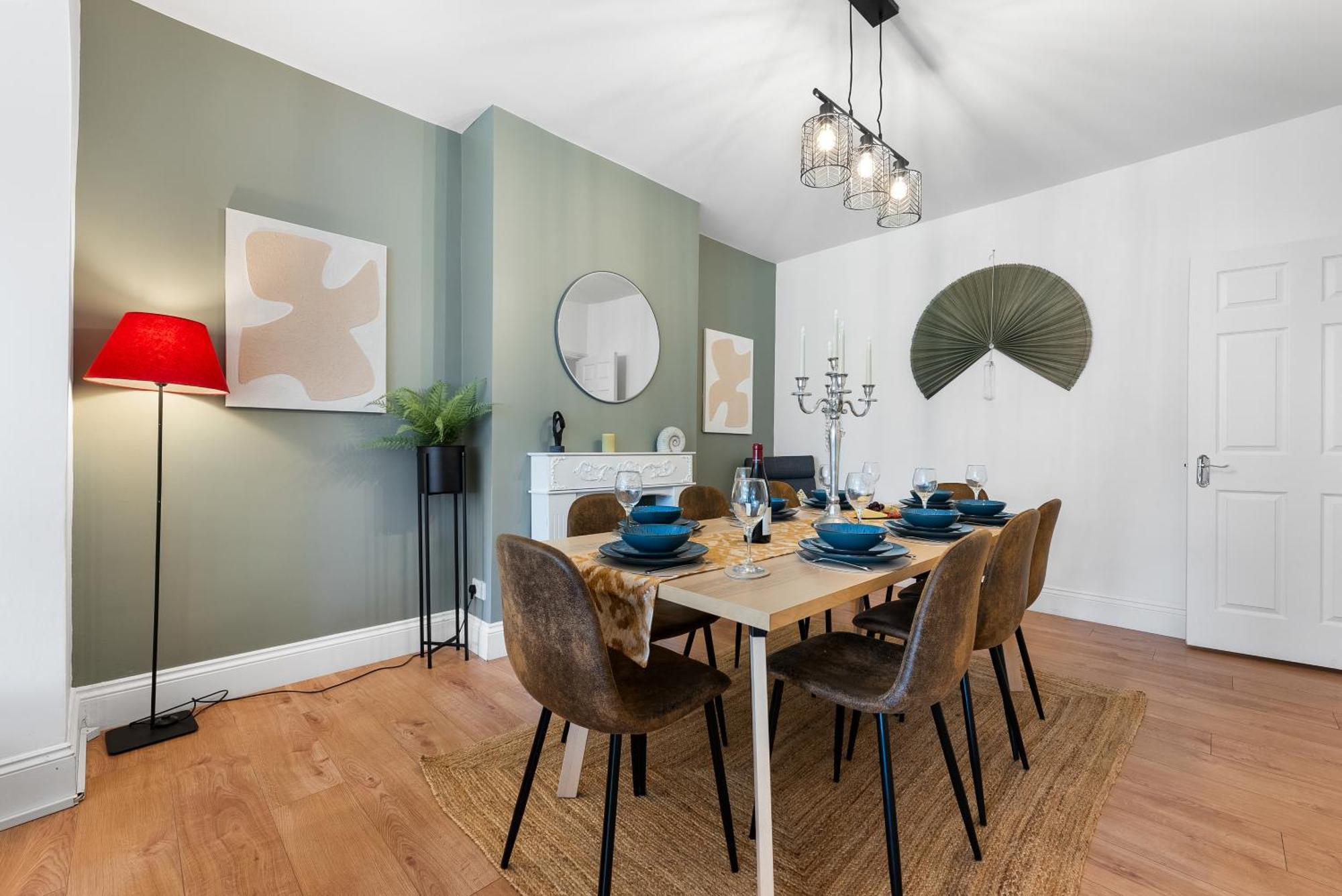 Long Term And Summer Special Offer! 5-Bedroom Spacious, Stunning Design, Sociable Areas & Cosy House Near South Downs Park, Sleeps 11 With Games Room, Private Parking And Garden- By Blue Puffin Stays 滑铁卢维尔 外观 照片