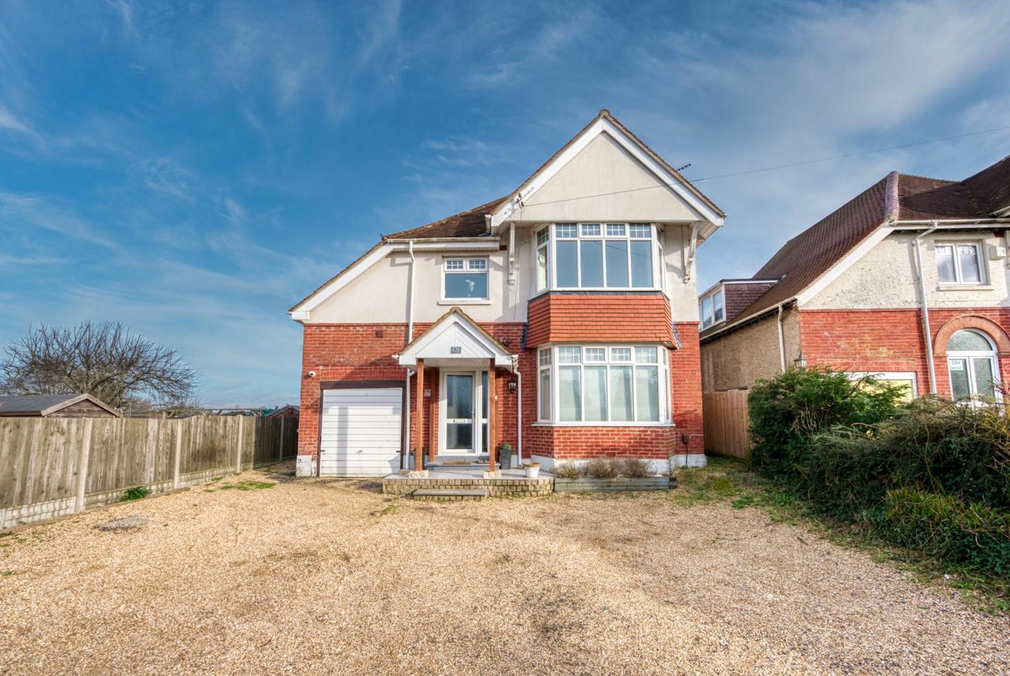 Long Term And Summer Special Offer! 5-Bedroom Spacious, Stunning Design, Sociable Areas & Cosy House Near South Downs Park, Sleeps 11 With Games Room, Private Parking And Garden- By Blue Puffin Stays 滑铁卢维尔 外观 照片