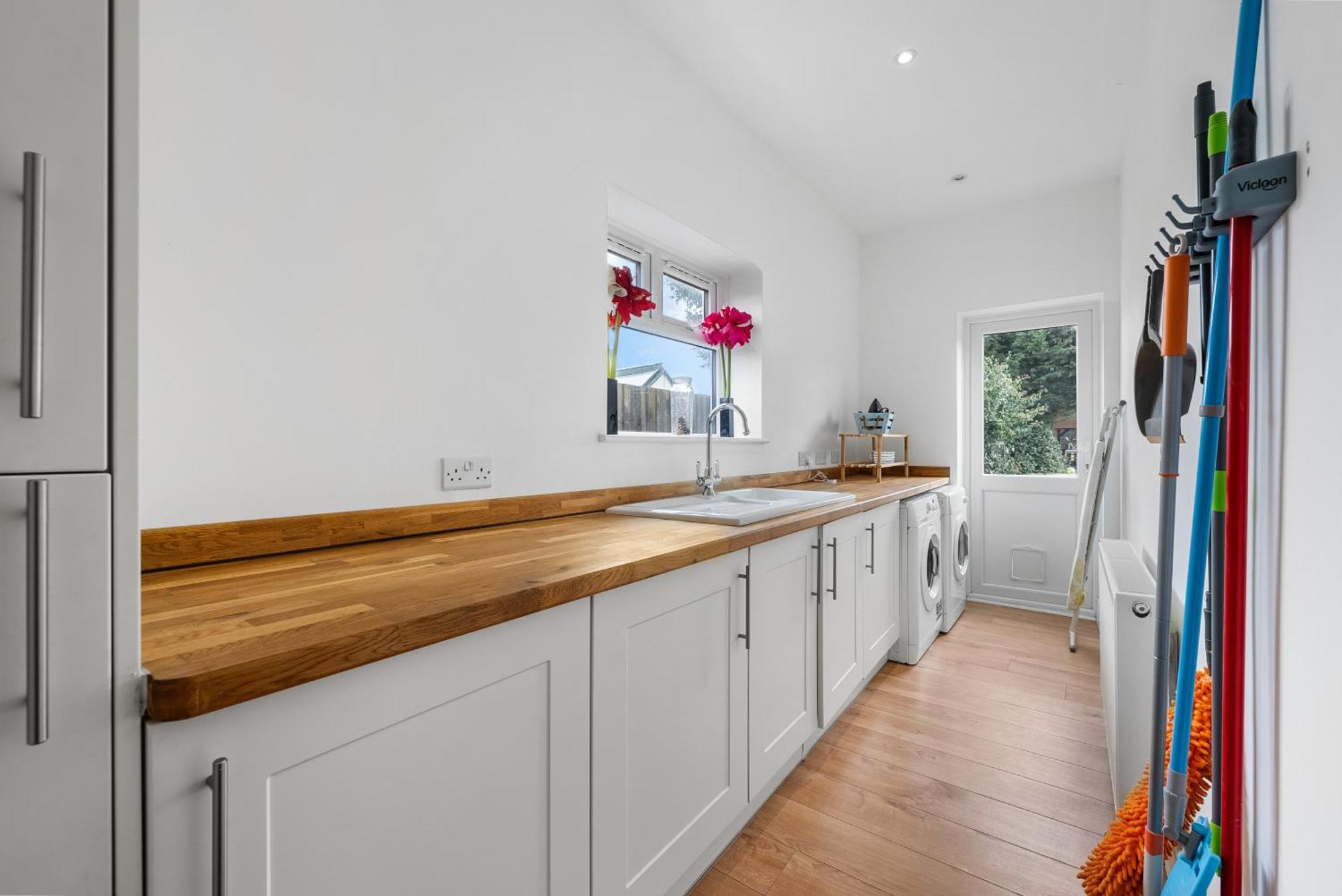 Long Term And Summer Special Offer! 5-Bedroom Spacious, Stunning Design, Sociable Areas & Cosy House Near South Downs Park, Sleeps 11 With Games Room, Private Parking And Garden- By Blue Puffin Stays 滑铁卢维尔 外观 照片