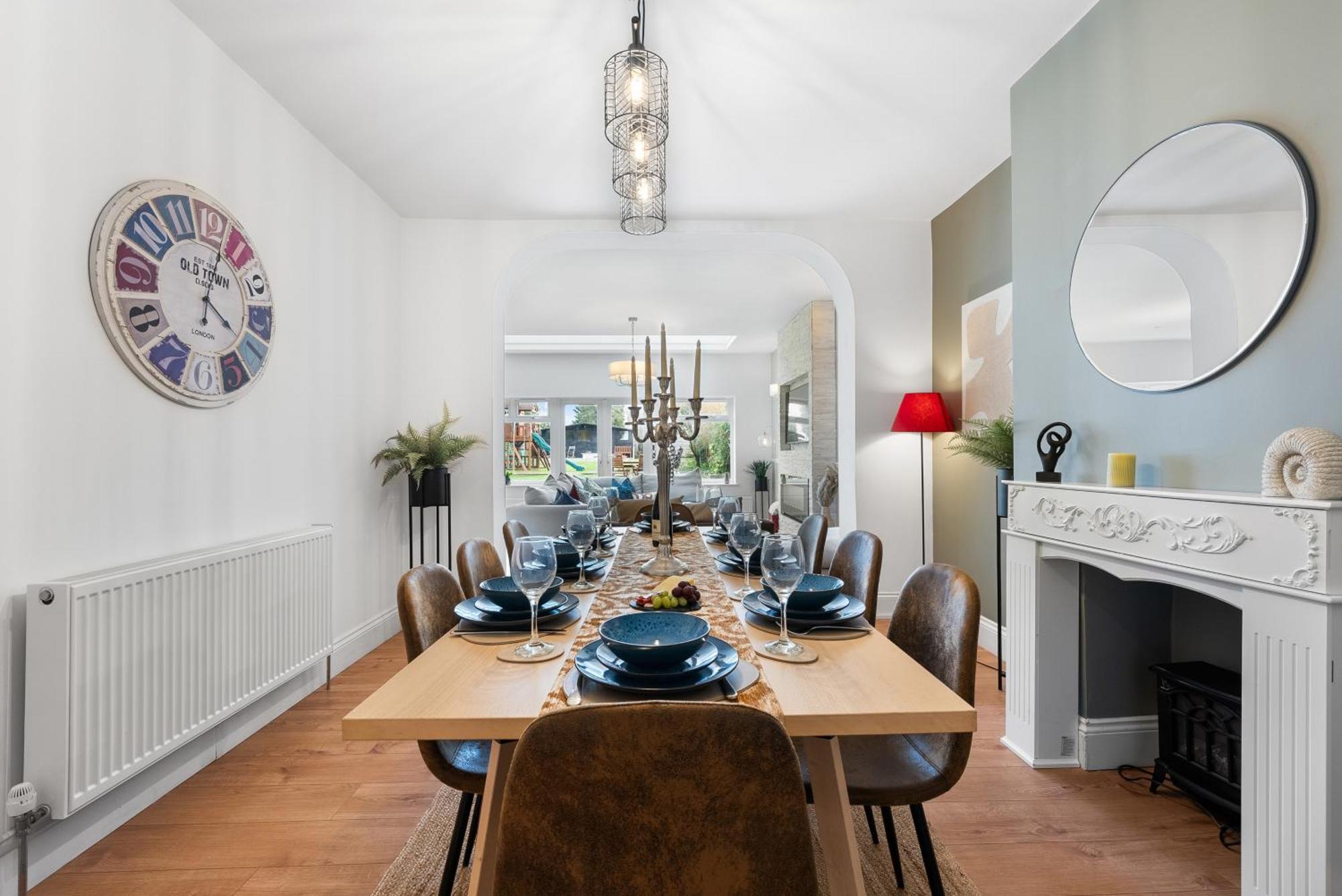 Long Term And Summer Special Offer! 5-Bedroom Spacious, Stunning Design, Sociable Areas & Cosy House Near South Downs Park, Sleeps 11 With Games Room, Private Parking And Garden- By Blue Puffin Stays 滑铁卢维尔 外观 照片