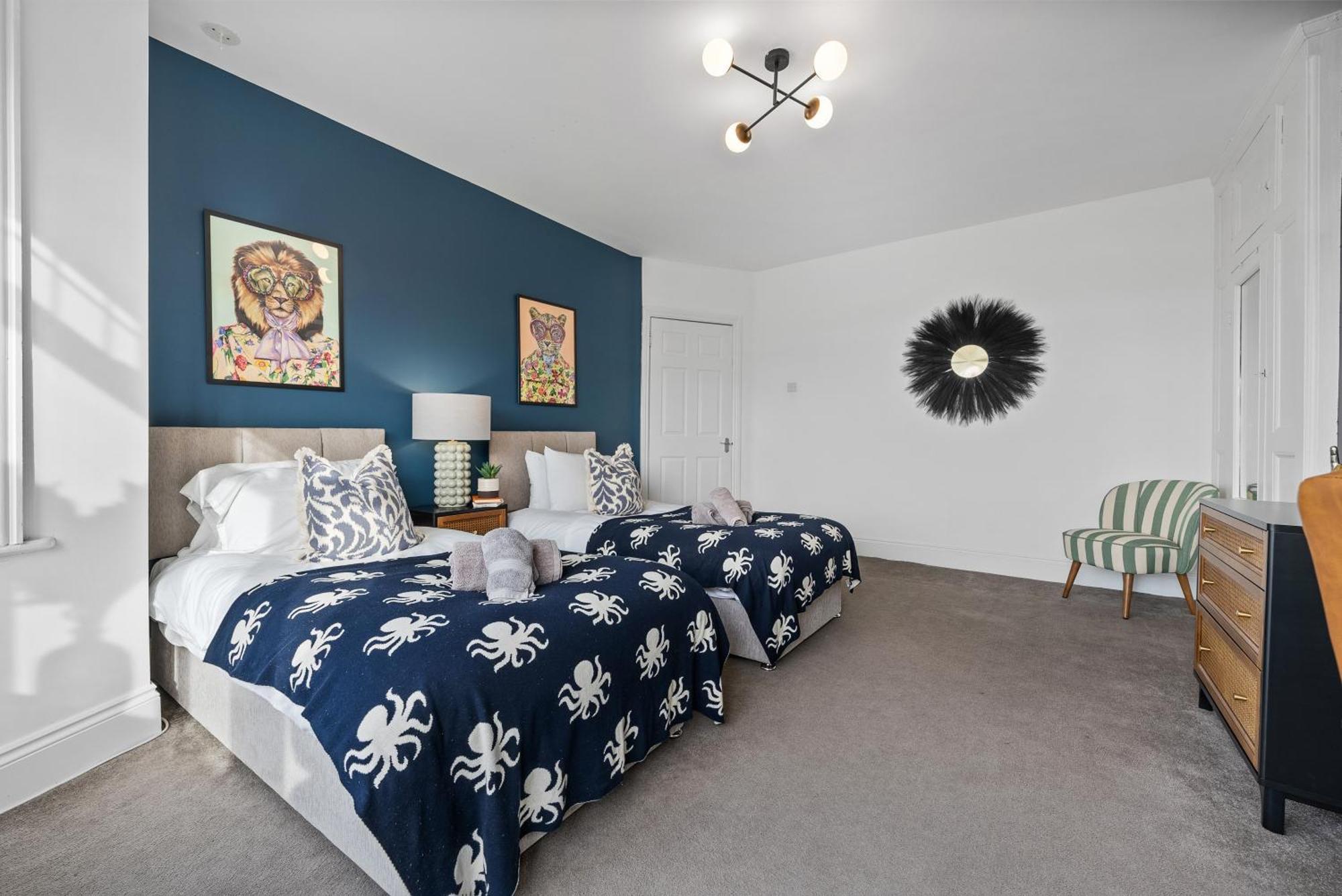 Long Term And Summer Special Offer! 5-Bedroom Spacious, Stunning Design, Sociable Areas & Cosy House Near South Downs Park, Sleeps 11 With Games Room, Private Parking And Garden- By Blue Puffin Stays 滑铁卢维尔 外观 照片