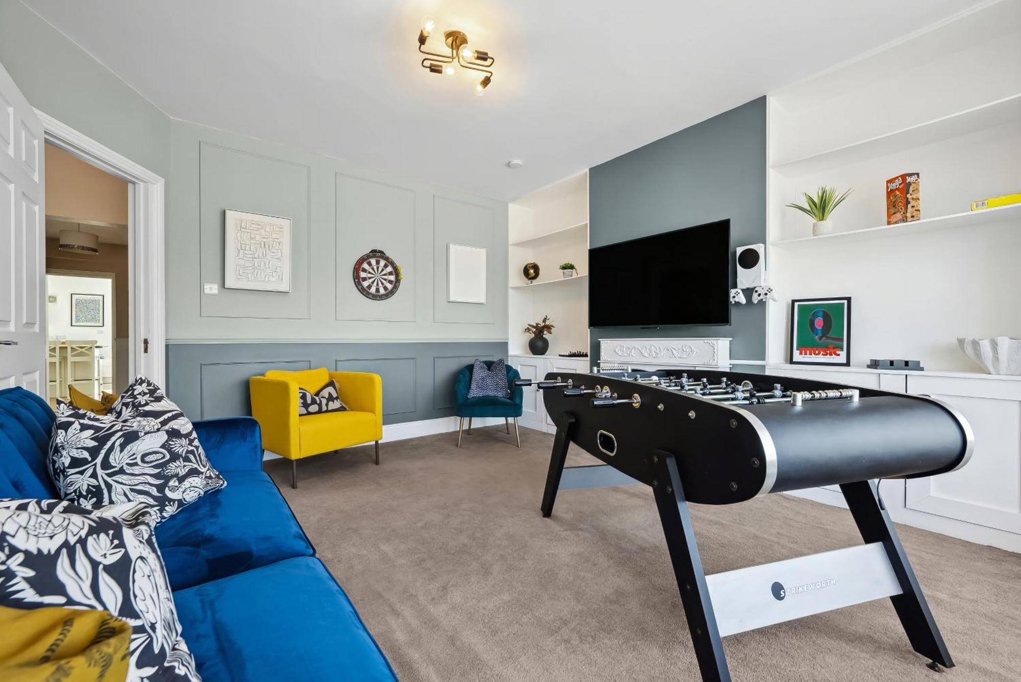 Long Term And Summer Special Offer! 5-Bedroom Spacious, Stunning Design, Sociable Areas & Cosy House Near South Downs Park, Sleeps 11 With Games Room, Private Parking And Garden- By Blue Puffin Stays 滑铁卢维尔 外观 照片