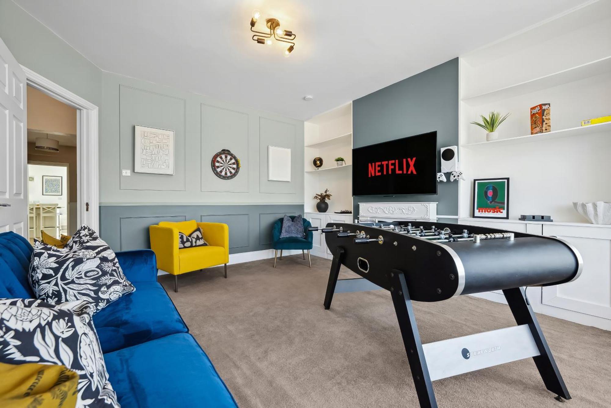 Long Term And Summer Special Offer! 5-Bedroom Spacious, Stunning Design, Sociable Areas & Cosy House Near South Downs Park, Sleeps 11 With Games Room, Private Parking And Garden- By Blue Puffin Stays 滑铁卢维尔 外观 照片
